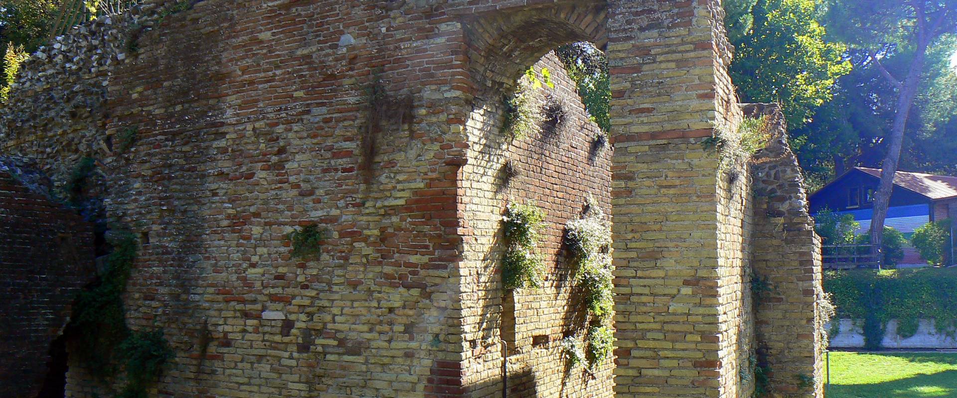Particolare anfiteatro romano - Rimini 3 foto di Paperoastro